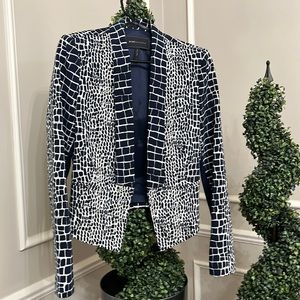 BCBGMAXAZRIA crock print navy and white blazer so small